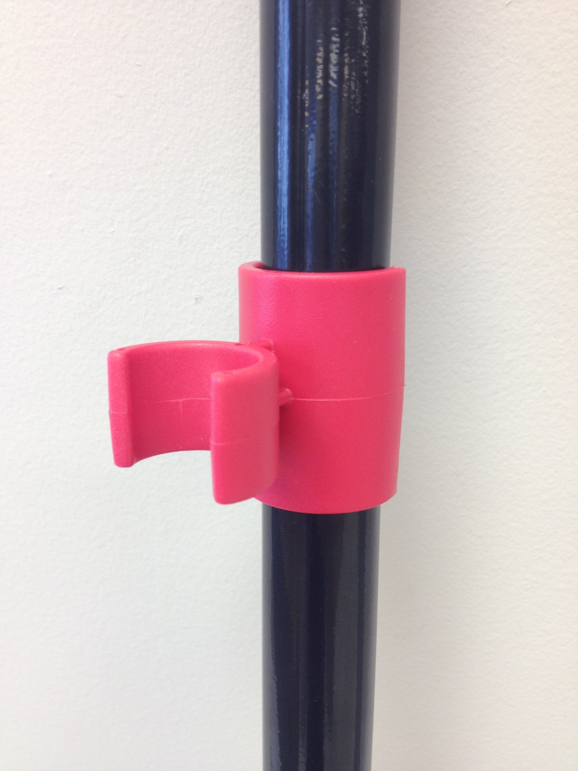 BROOM CLIP FOR LOBBY DUST PAN